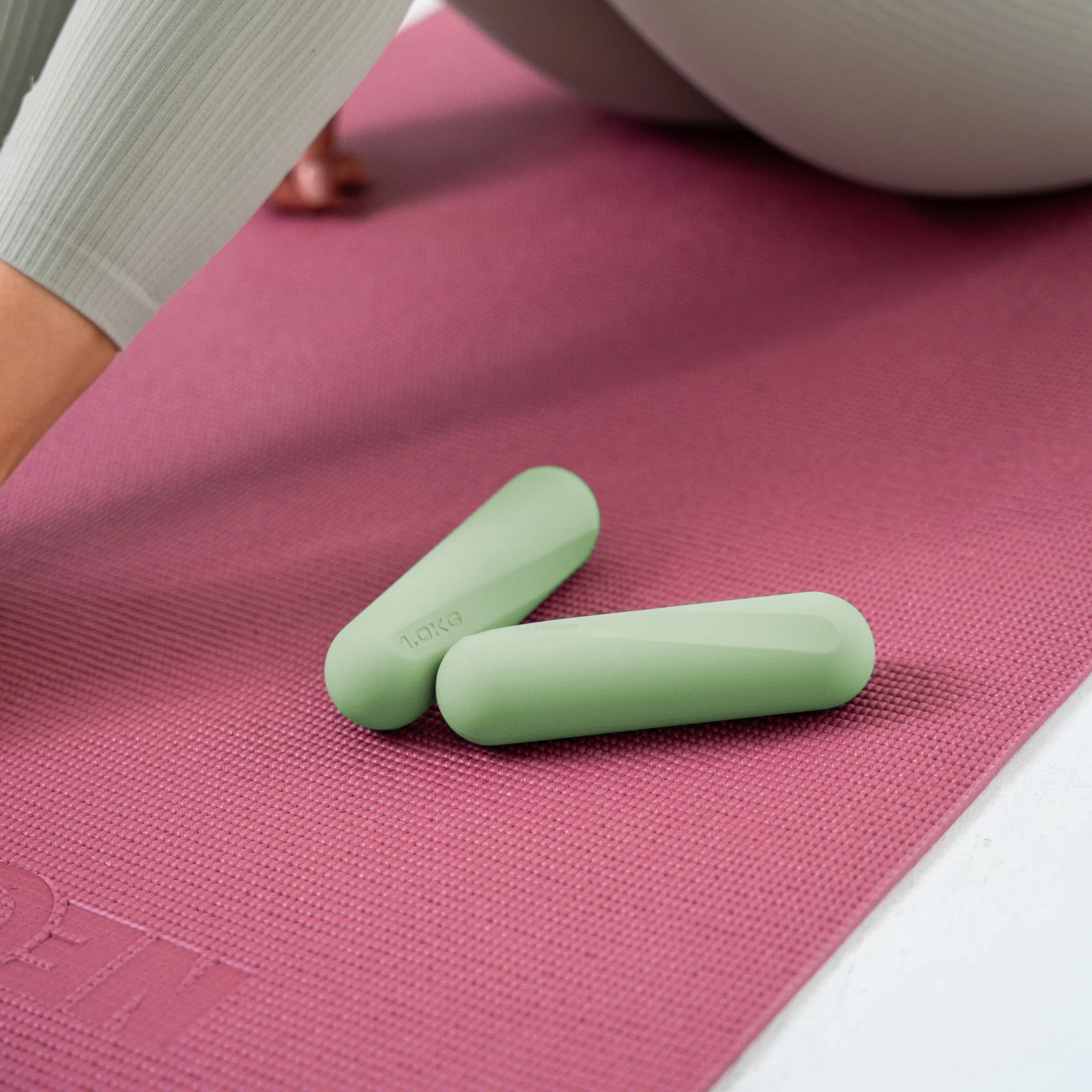 Pilateshanteln 2er Set aus hochwertigem Silikon, 1-2 kg - Matcha 1 kg - Pilatesequipment von NEOLYMP | Fitnessequipment und Sportartikel