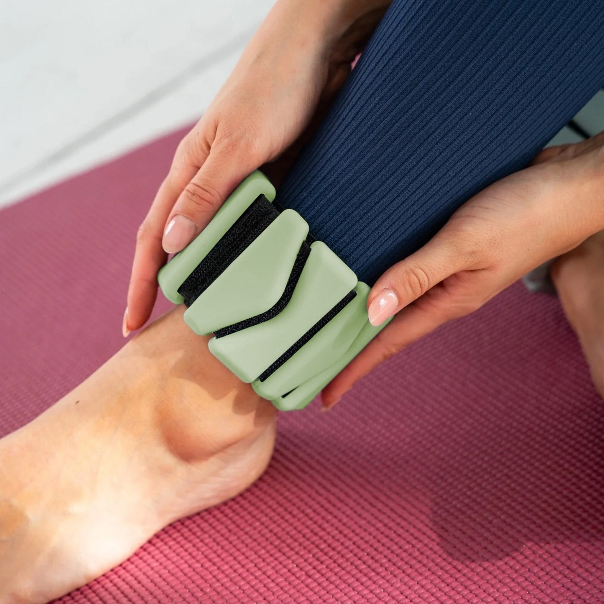 Pilates Gewichtsbänder 2er Set - Gewichtsmanschetten aus Silikon - Matcha - Sportgerät von NEOLYMP | Fitnessequipment und Sportartikel