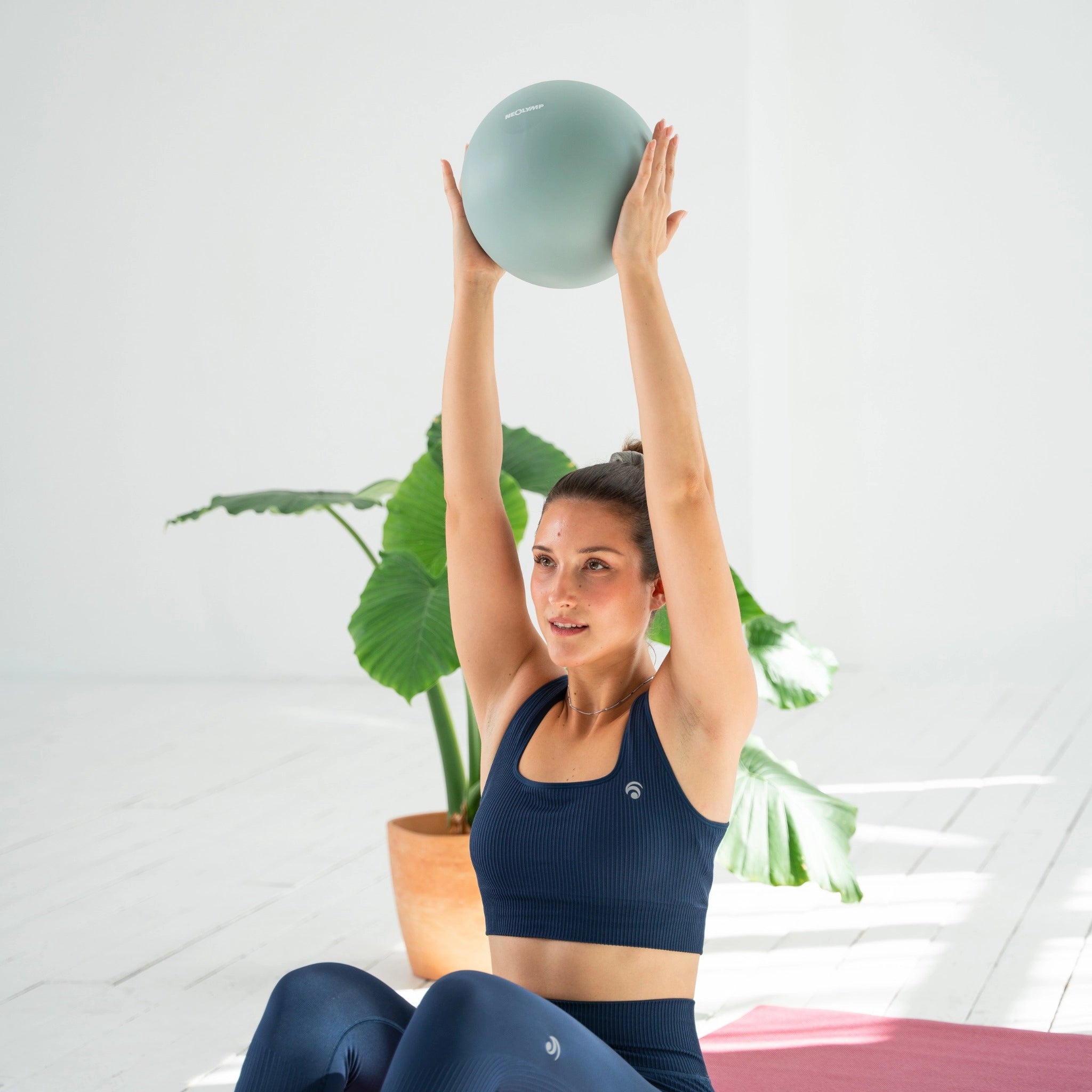 Pilatesball 20 cm - aus Silikon, inkl. Ballpumpe - Sky Blue - Sportgerät von NEOLYMP | Fitnessequipment und Sportartikel
